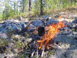 Как разжечь костер и не спалить лес