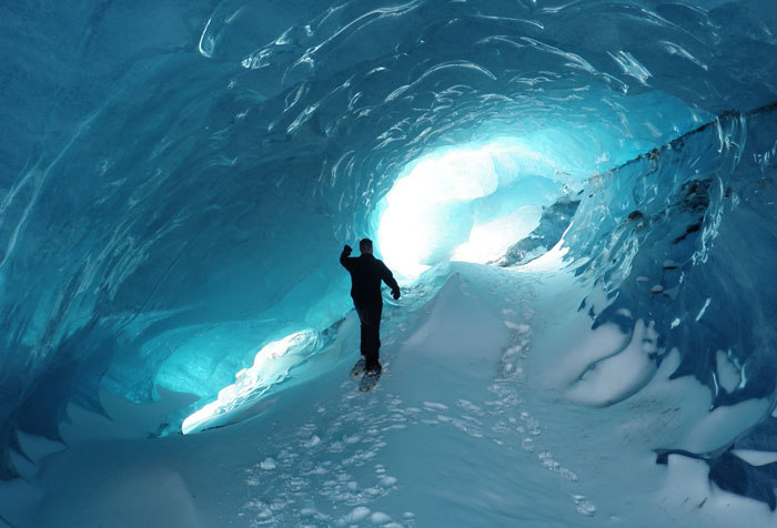 В Антарктиде обнаружили огромный тоннель